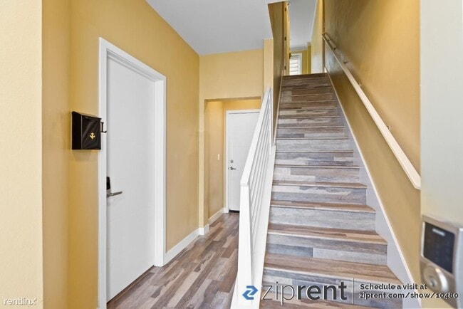 Building Photo - 2 br, 2.5 bath Townhome - 977 24th St, Oak...