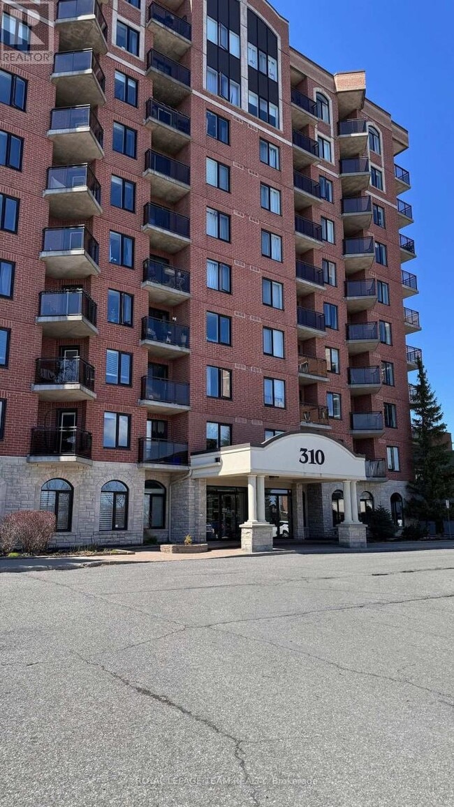 Building Photo - 310-310 Central Park Dr