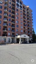 Building Photo - 310-310 Central Park Dr