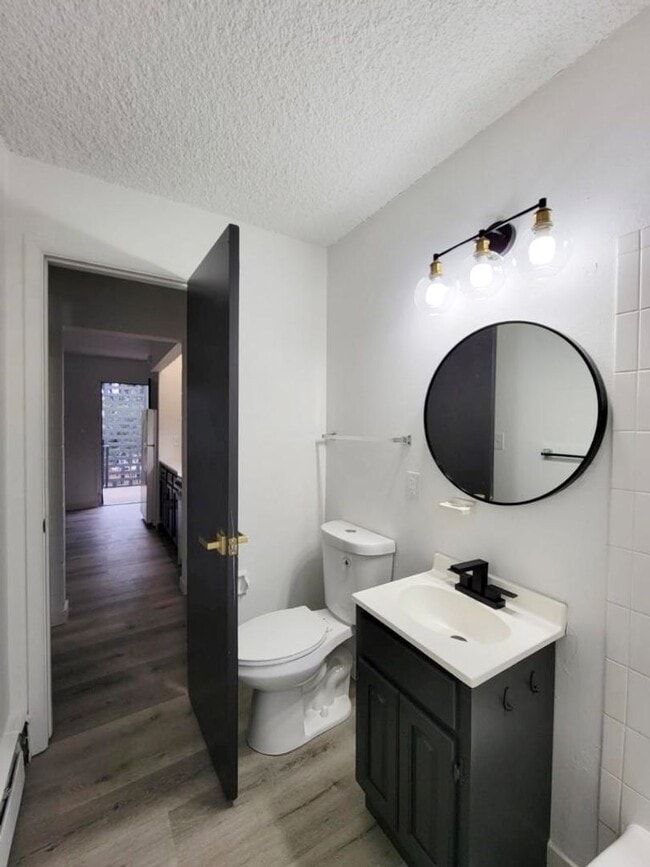 Building Photo - Cozy, conveniently located one bedroom nea...
