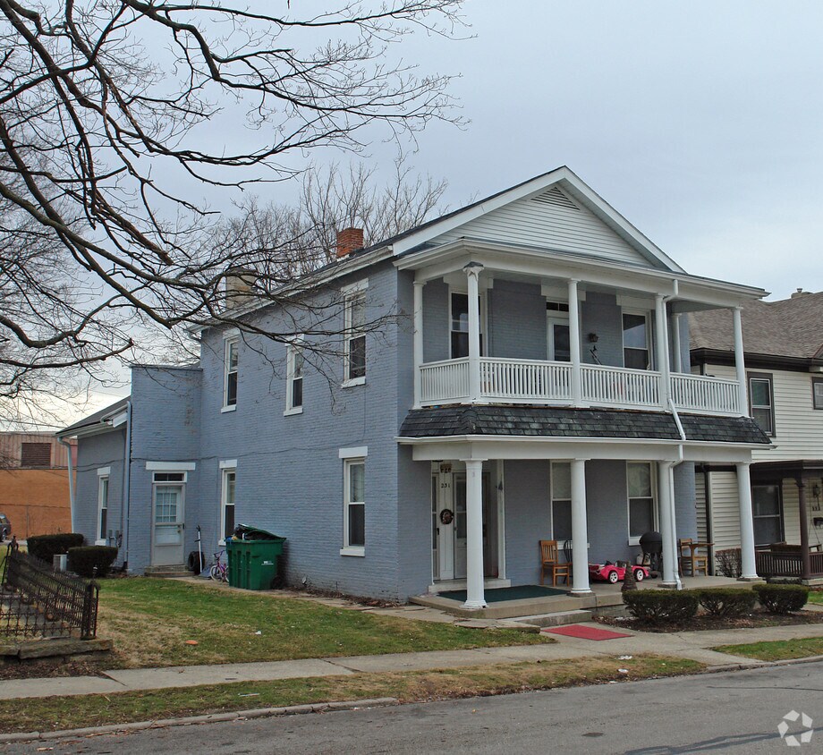 Primary Photo - 231 E Market St