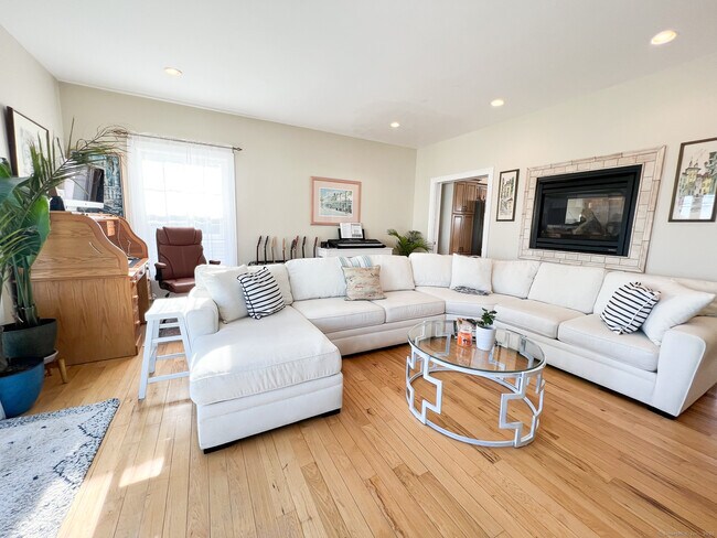 Foto del edificio - 712 E Broadway