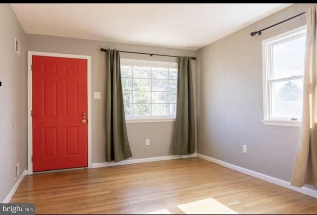 Building Photo - 1816 Pimmit Dr