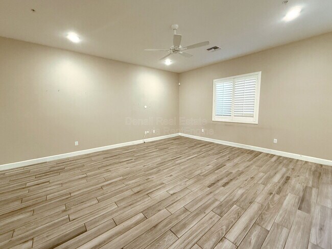 Building Photo - 8976 N 8th Dr