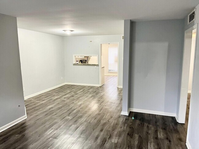 Foto del edificio - 1601 N Bryant St