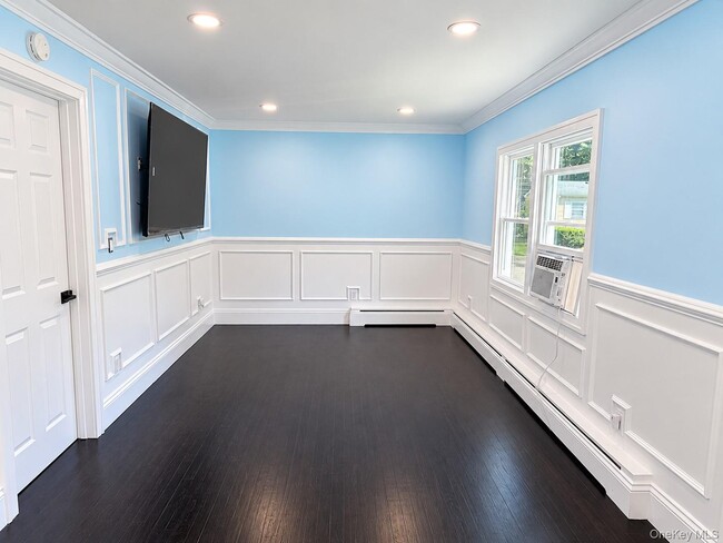 Building Photo - 305 Smithtown Blvd