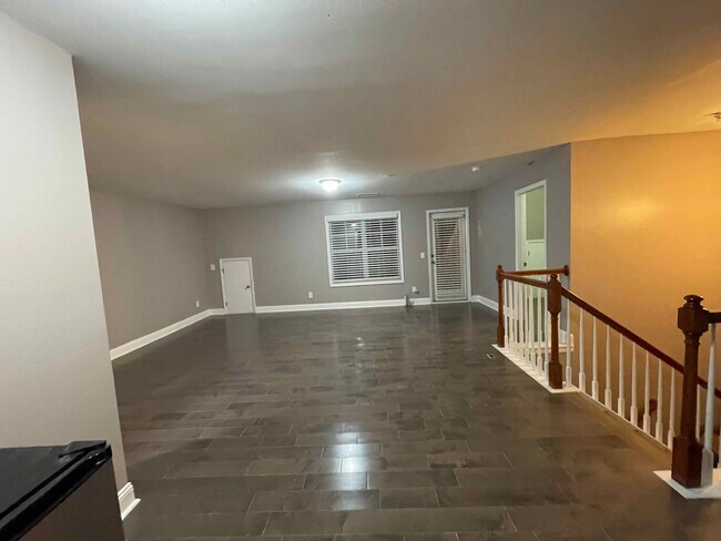 Building Photo - 329 Wave Crest Dr