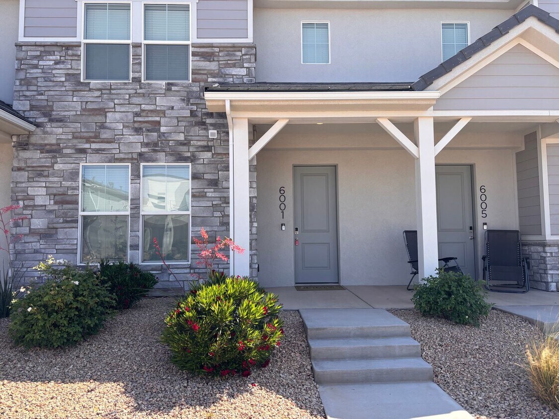Primary Photo - Amenities Galore! Desert Color 3 Bed townhome