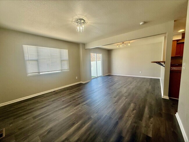 Foto del edificio - 3721 Miranda Ave