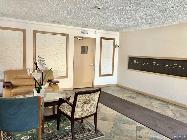 Foto del edificio - 20 W Harriet Ave
