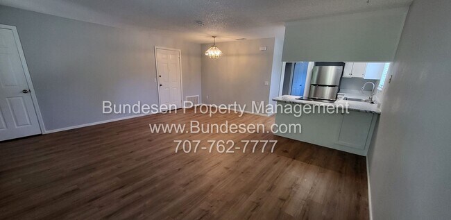 Foto del edificio - Freshly Renovated ~300 Stony Point Road,  ...
