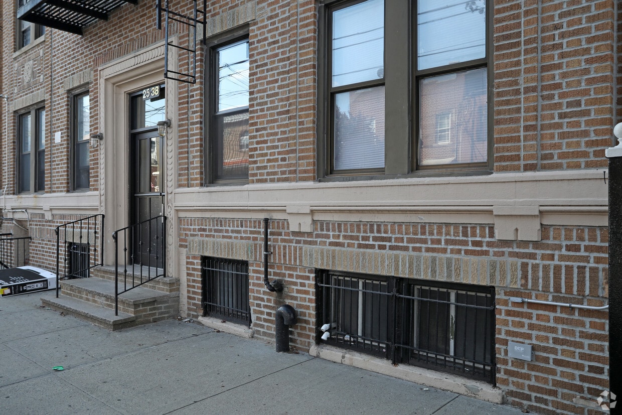 Foto del edificio - 2538 43rd Ave