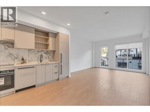 Building Photo - 422 E 3rd St