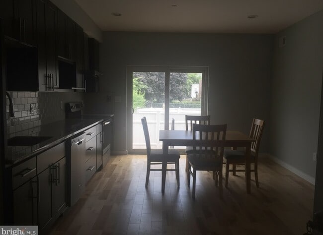 Building Photo - 1930 Parrish St