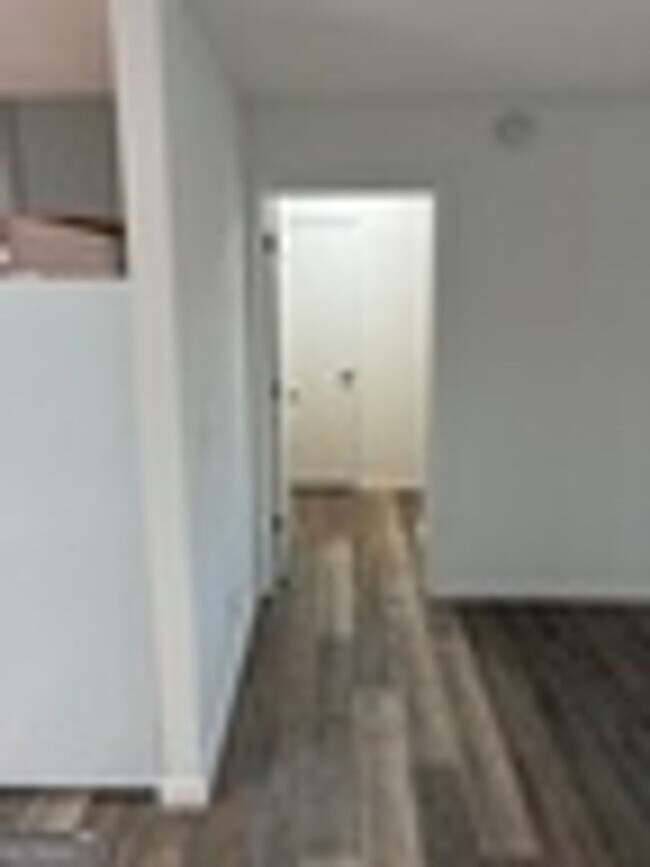 Foto del edificio - 605 Douglas Dr