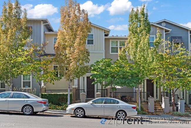 Building Photo - 3 br, 2.5 bath Townhome - 215 Birch Creek ...