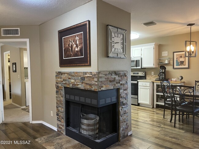 Building Photo - 6655 N Canyon Crest Dr