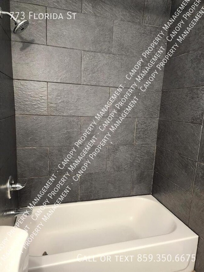 Foto del edificio - 773 Florida St