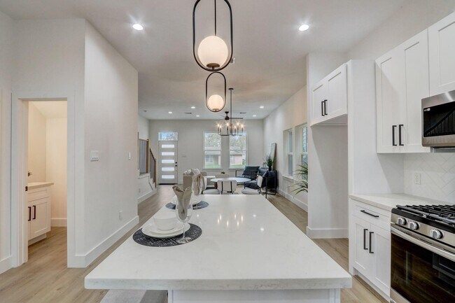 Building Photo - 1203 Dewalt St