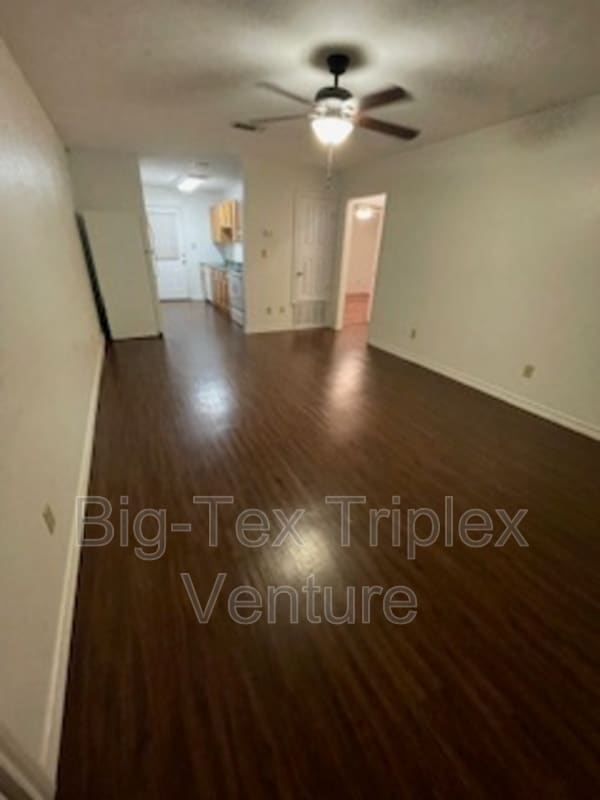 Building Photo - 282 N Pecan St