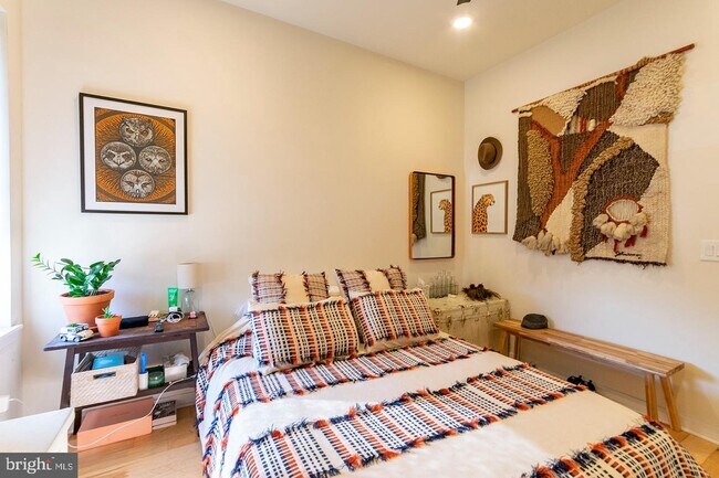 Foto del edificio - 627 E Girard Ave