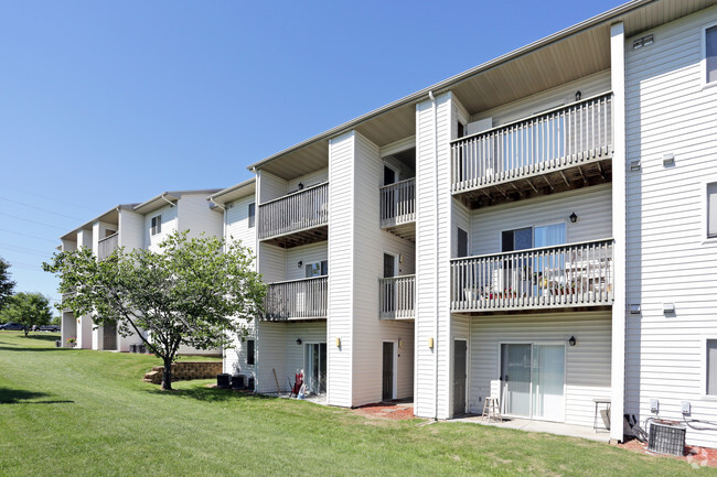 Lynnwood Apartments - Marion, IA | Apartments.com