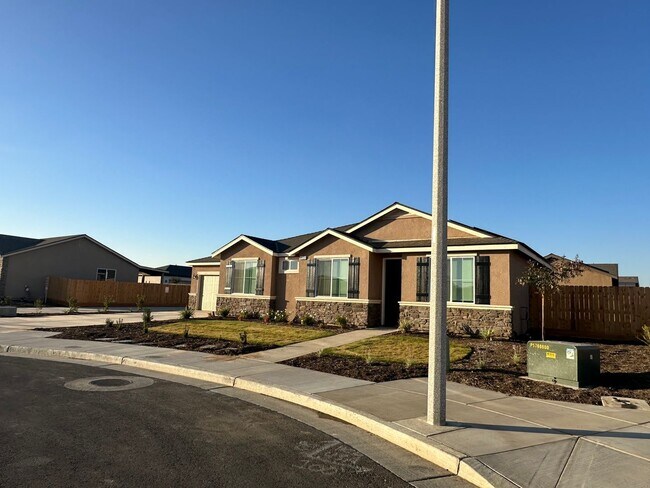 Building Photo - Newly built by San Joaquing Valley homes c...