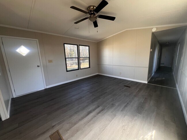 Foto del edificio - Cute 2 bedroom 2 bath mobile home that is located close to the Camp Lejeune Main Gate, beaches, s...