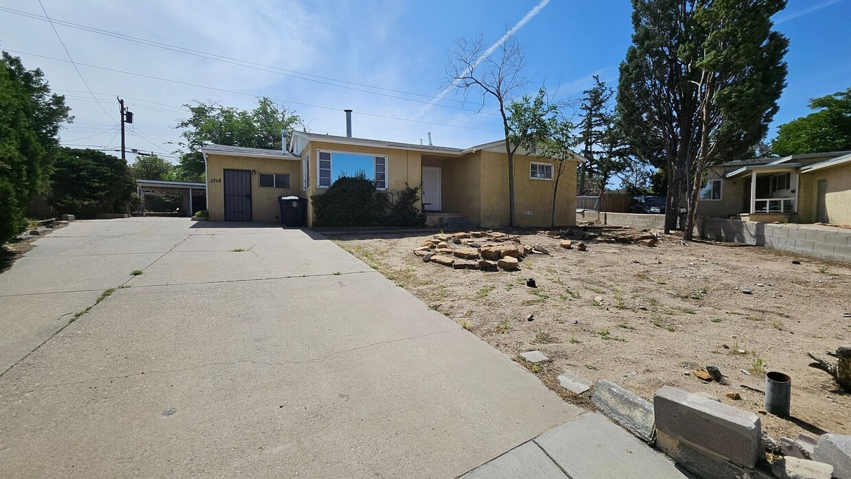 Primary Photo - 4bed 2 bath