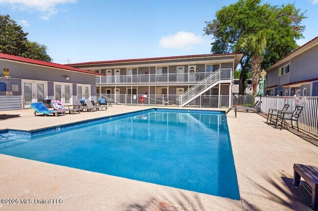 Foto del edificio - 1664 Beach Blvd