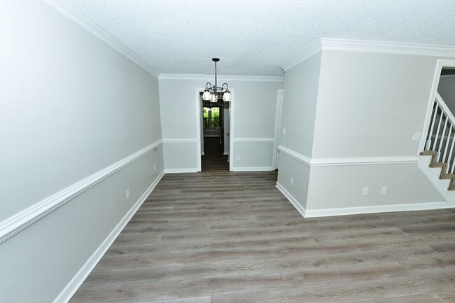 Building Photo - Close to Base, Beach and Downtown!