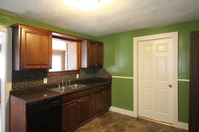 Cocina - 1050 Dayton St SW