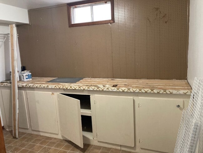 Building Photo - 3 bed 2 Bath Townhouse