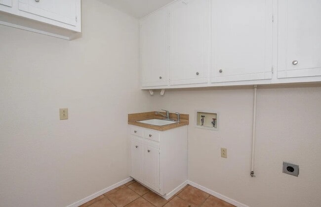 Foto del edificio - 4800 Gretna Green Ln