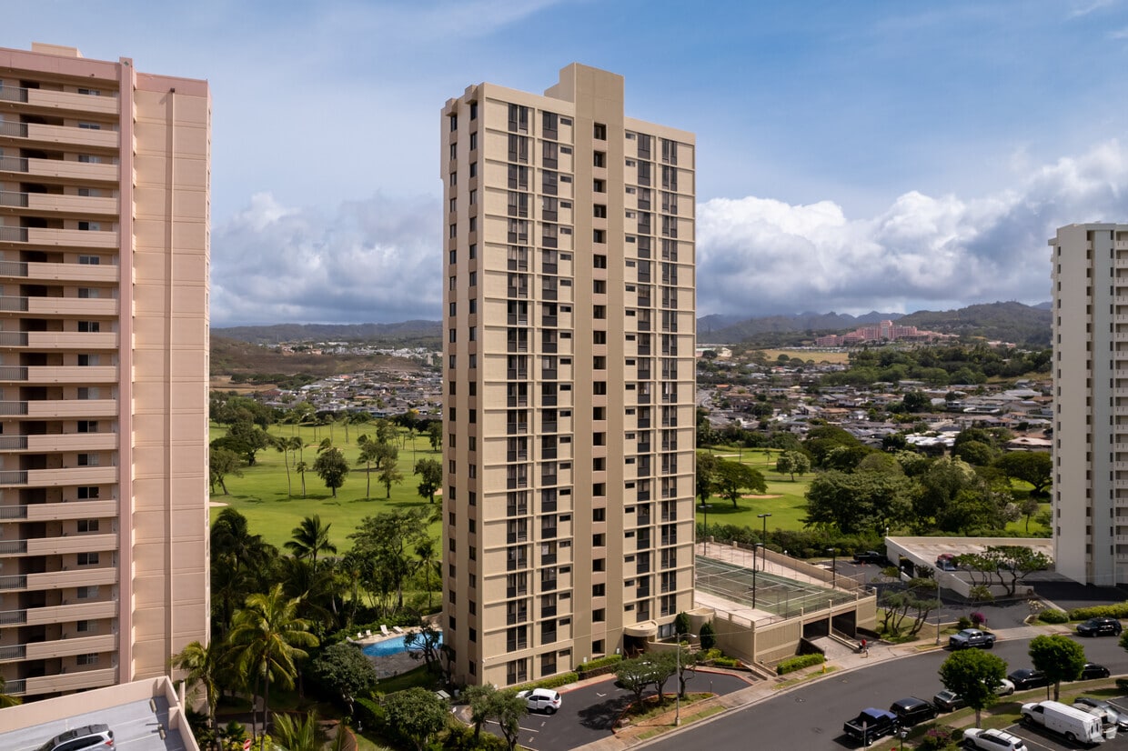 Country Club Vista Apartments in Honolulu, HI