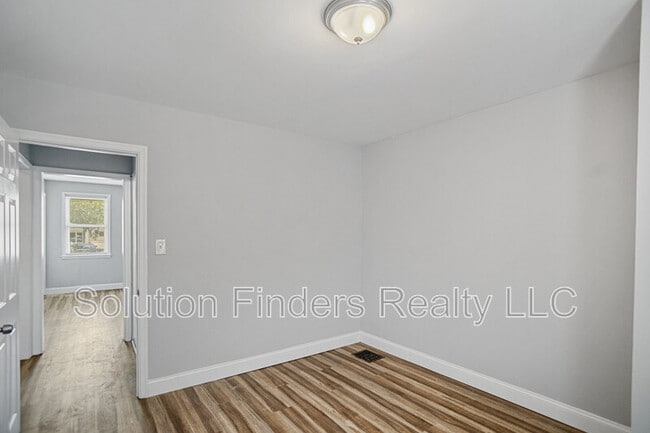 Foto del edificio - 2994 Sollers Point Rd