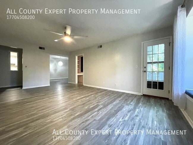 Building Photo - Awesome Condo in Sandy Springs