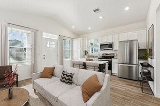 Building Photo - Oak Isle Cottages