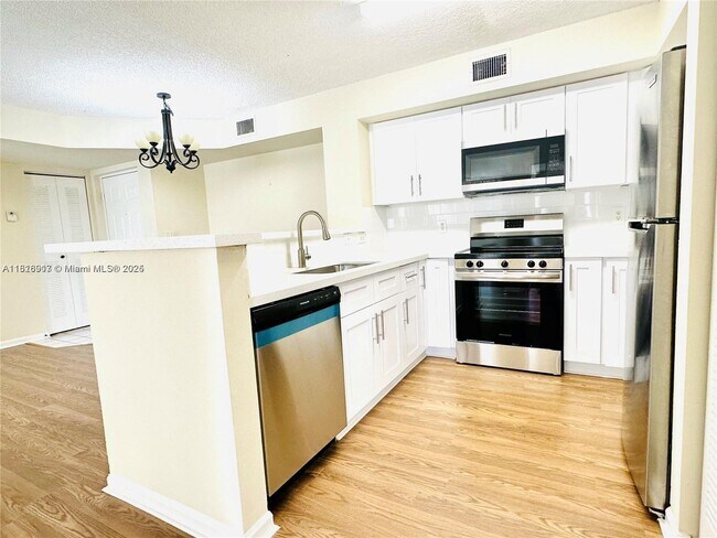 Foto del edificio - 2153 Renaissance Blvd