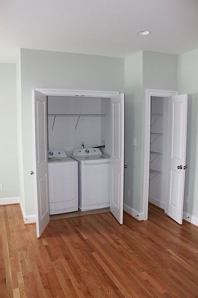 Foto del edificio - Large 4-Bedroom, 3.5 Bath Townhouse Minutes Away From VCU