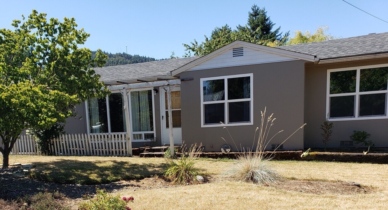 3049 W Sherwood Ave, Roseburg, OR 97471 House Rental in Roseburg, OR