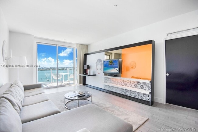 Building Photo - 1100 West Ave