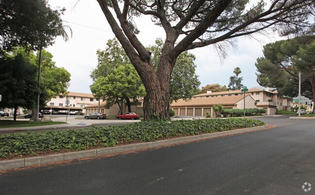 Foto del edificio - Town Center Apartments