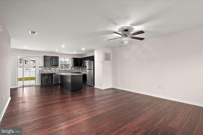 Building Photo - 38369 Elizabeth Ln