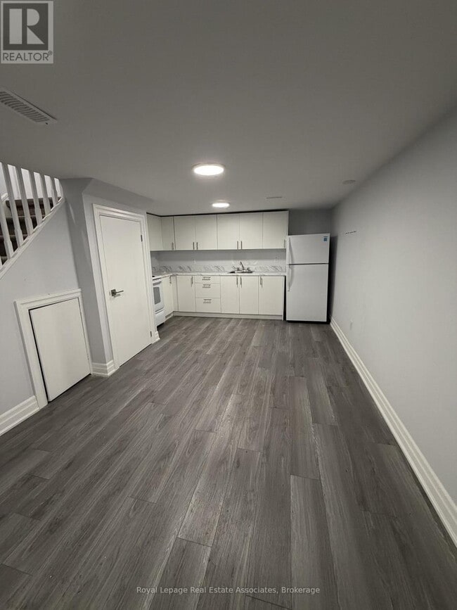 Building Photo - 46 Dell Park Ave