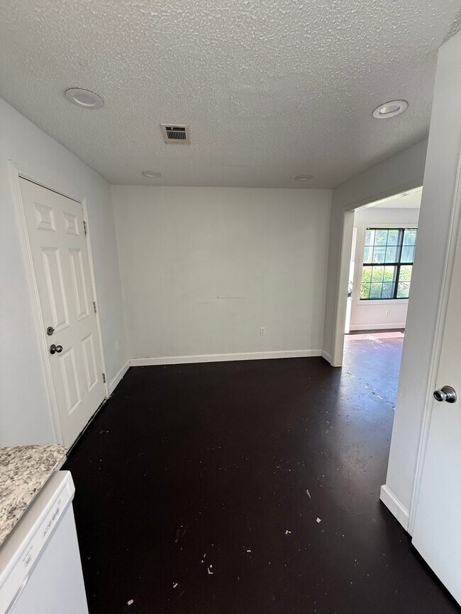 Foto del edificio - 1618 W Matthews Ave