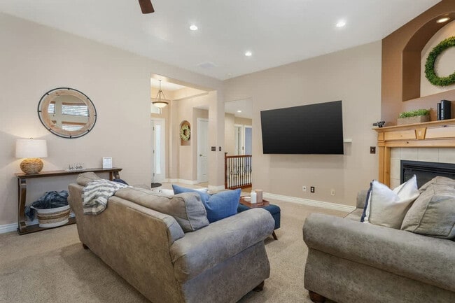 Building Photo - 2253 N 10 W