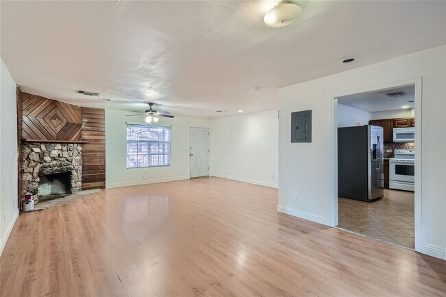 Building Photo - 1 Story Home on Over a Half Acre Lot! - Ga...