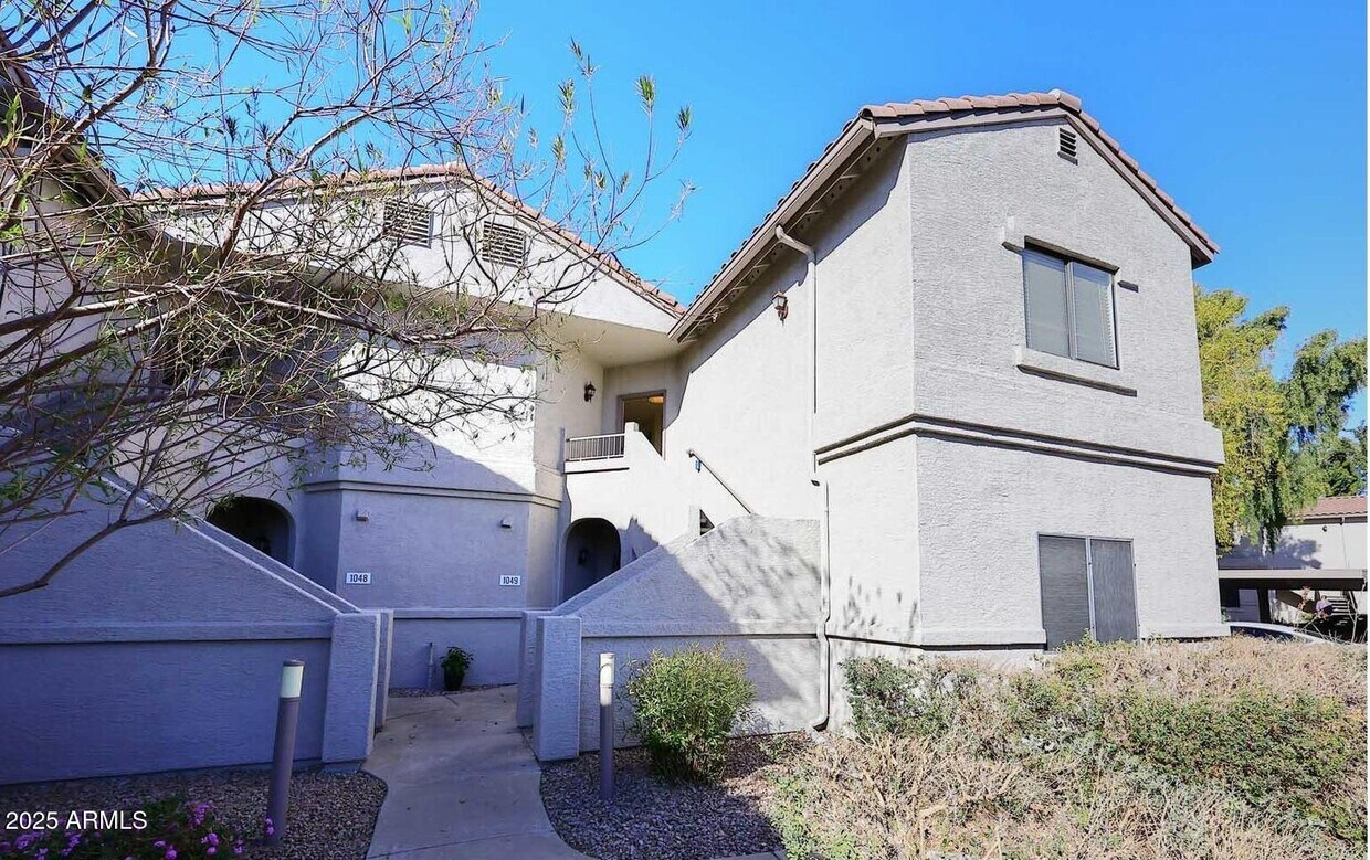 Foto principal - 9455 E Raintree Dr