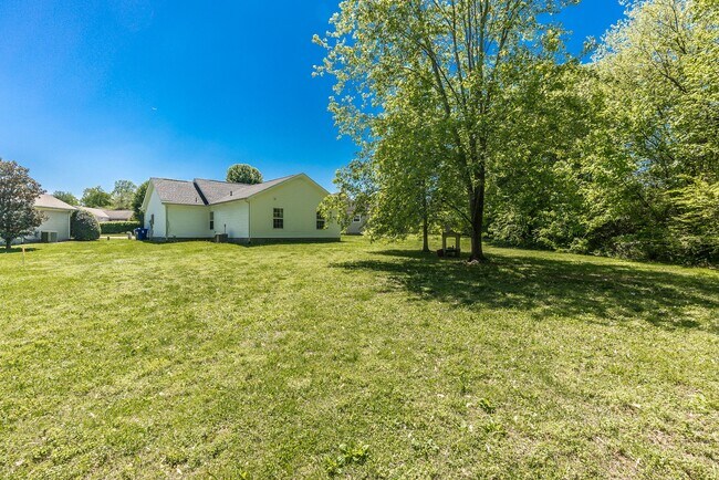 Building Photo - 211 Williamsburg Dr